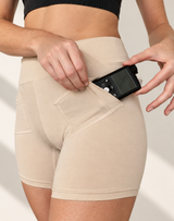 pump shorts with insulin pump device